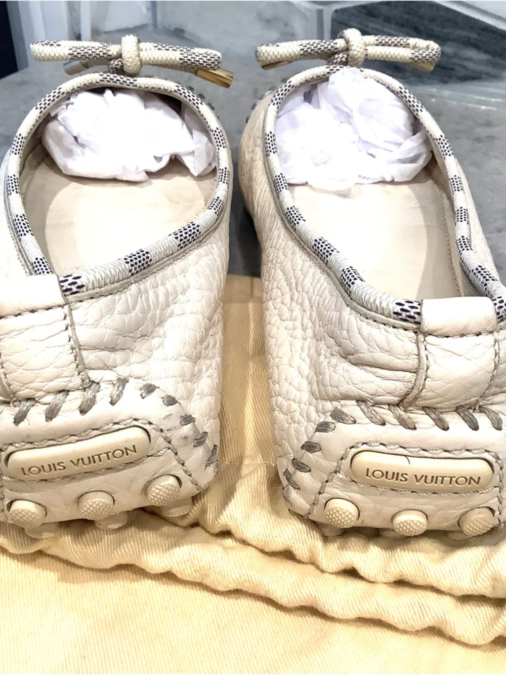 Louis Vuitton White Leather Bow Trim Ballet Flats - Picture 4 of 11